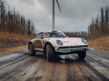Singer ACS w stylu dakarowego Porsche 911